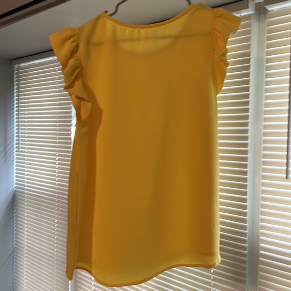 Ruffle sleeve flowy top - Picture 2 of 3